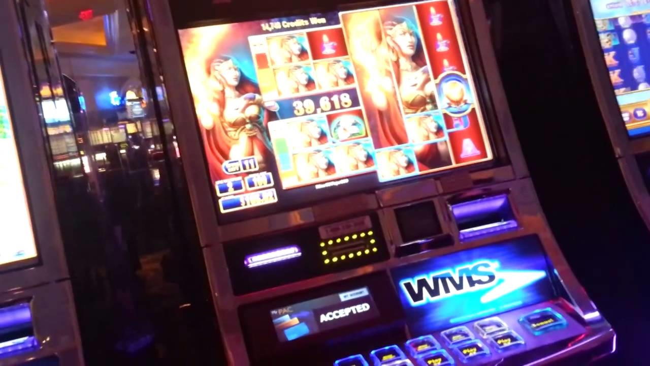 $235 Daily freeroll slot tournament at Casino.com