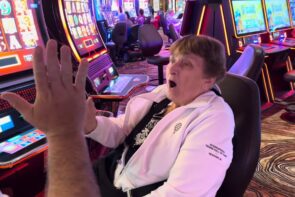 I Gave This Lucky Lady $200 in addition to She Lands A MAX BET Bonus!