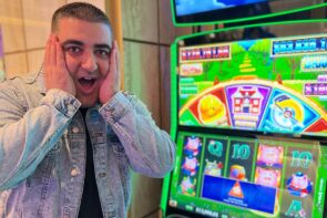 MASSIVE JACKPOT On Huff N to a greater extent than Puff Slot Machine