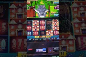 large win on huff n to a greater extent than puff!! #jackpots #casino bonus