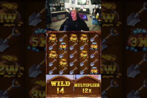 Guy quits his task after $350,000 Slot Win    #shorts #slots #bigwin