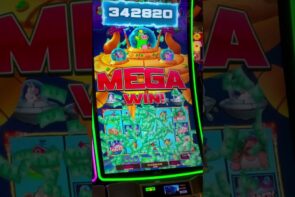 journeying to the Planet ? Moolah! Massive win #vegas #slot #handpay #moolah