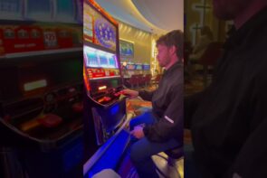 large Win on Pinball! hold off for a little surprise at the destination #casino bonus #slots #pinball #gambling