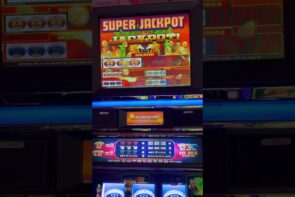 Game on the Super Jackpot Big Win.