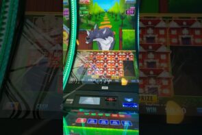 Almost Full Screen Win on Huff and Puff Mansion!! Massive Jackpot Hit!! Big Win