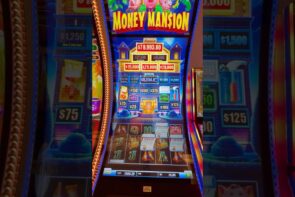 Big Win on 300X Jackpot at Huff and Puff Money Mansion!