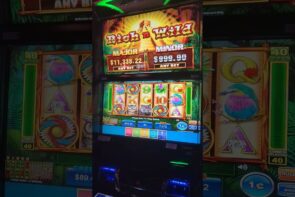Huge Bonus Win on Rich and Wild Slot Machine with a Tiny Bet!