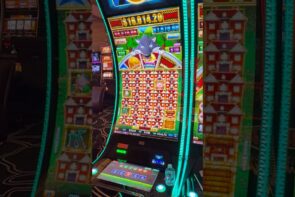Big Win at Full Screen Mansions with Big Handpay