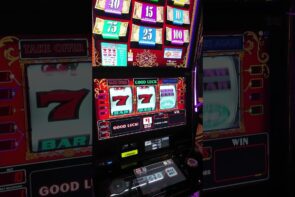 Can $100 Win Big in Top Dollar Slots?