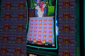 Big Win at Insane Jackpot Ultra Palace Feature Huff and Puff Grand!