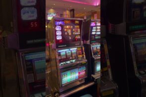 Big Win on Old School Pinball Slot Machine at New York New York Casino