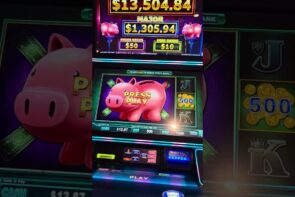 First jackpot handpay of the year on Piggy Bankin' - Big Win!